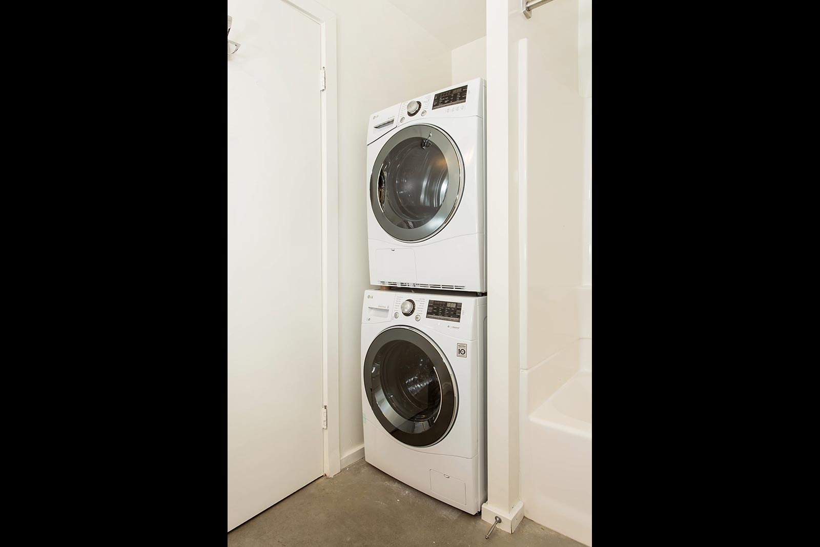 Brand new full size washer/dryer in unit